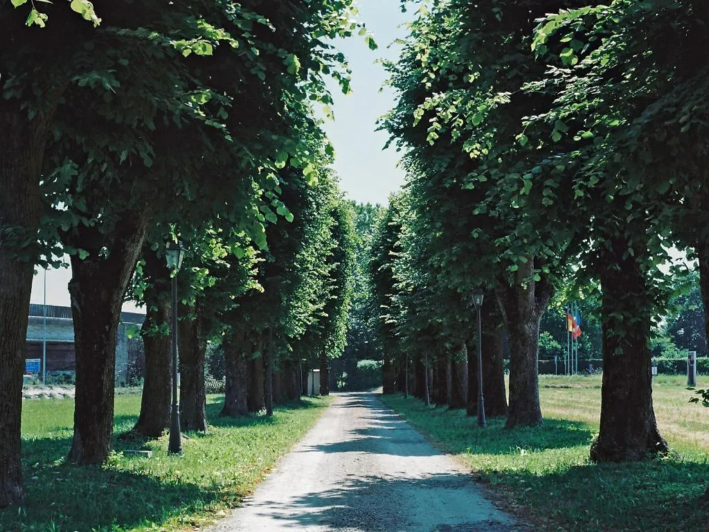 Villa Meli Lupi - Residenze Temporanee Парма