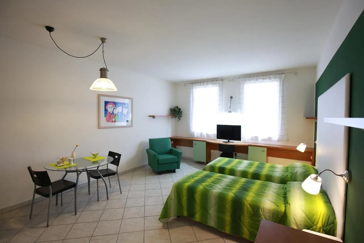 Villa Meli Lupi - Residenze Temporanee Парма